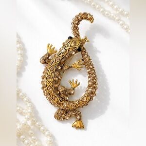 Large Crystal Lizard Brooch – Gold Tone Rhinestone Statement Pin